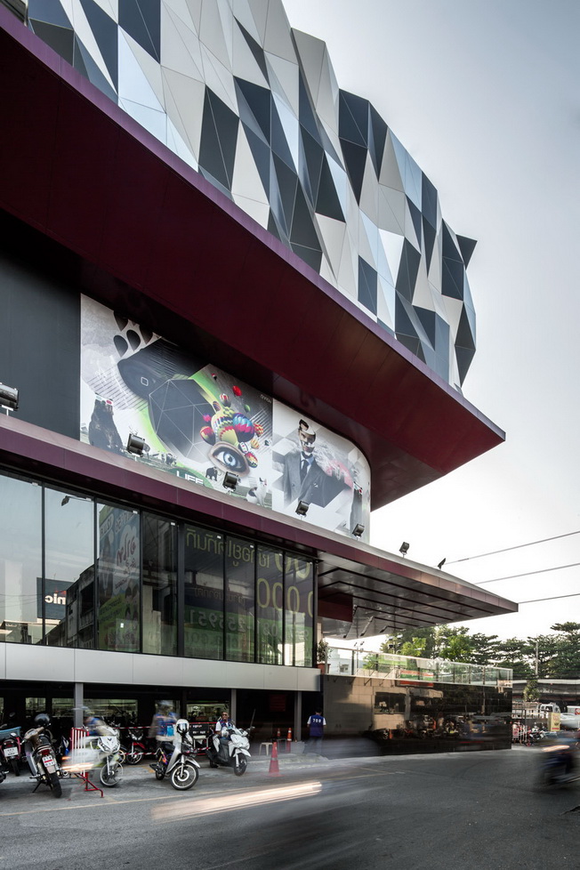 Supermachine Studio: nowa fasada centrum handlowego TUKCOM I.T.